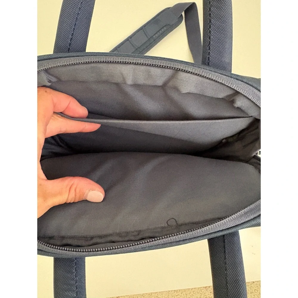Tucano Work Out Vertical Slim Messenger Bag Navy Blue Nylon Tablet Laptop Case